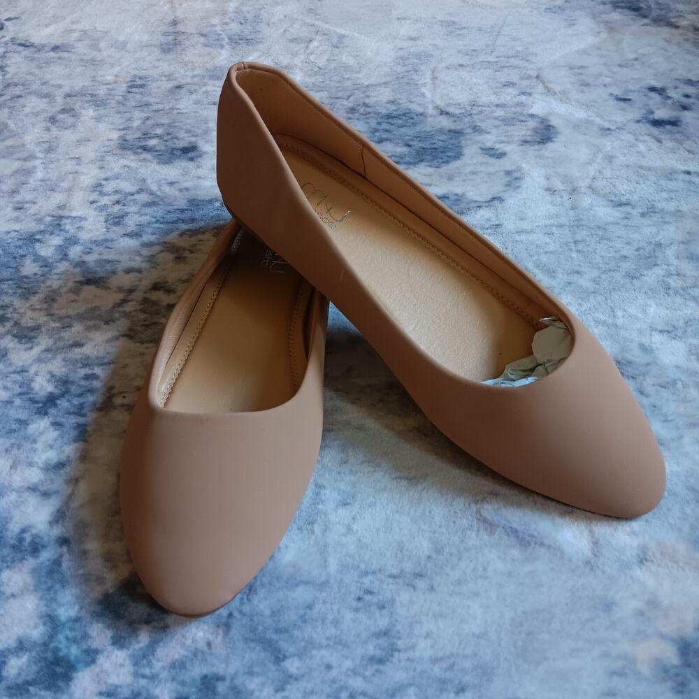 Musshoe Womens Size 7 US Ballet Flat Slip On Shoes Faux Suede in Beige Round Toe